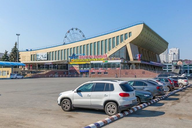 В центре Челябинска демонтируют торговые ряды