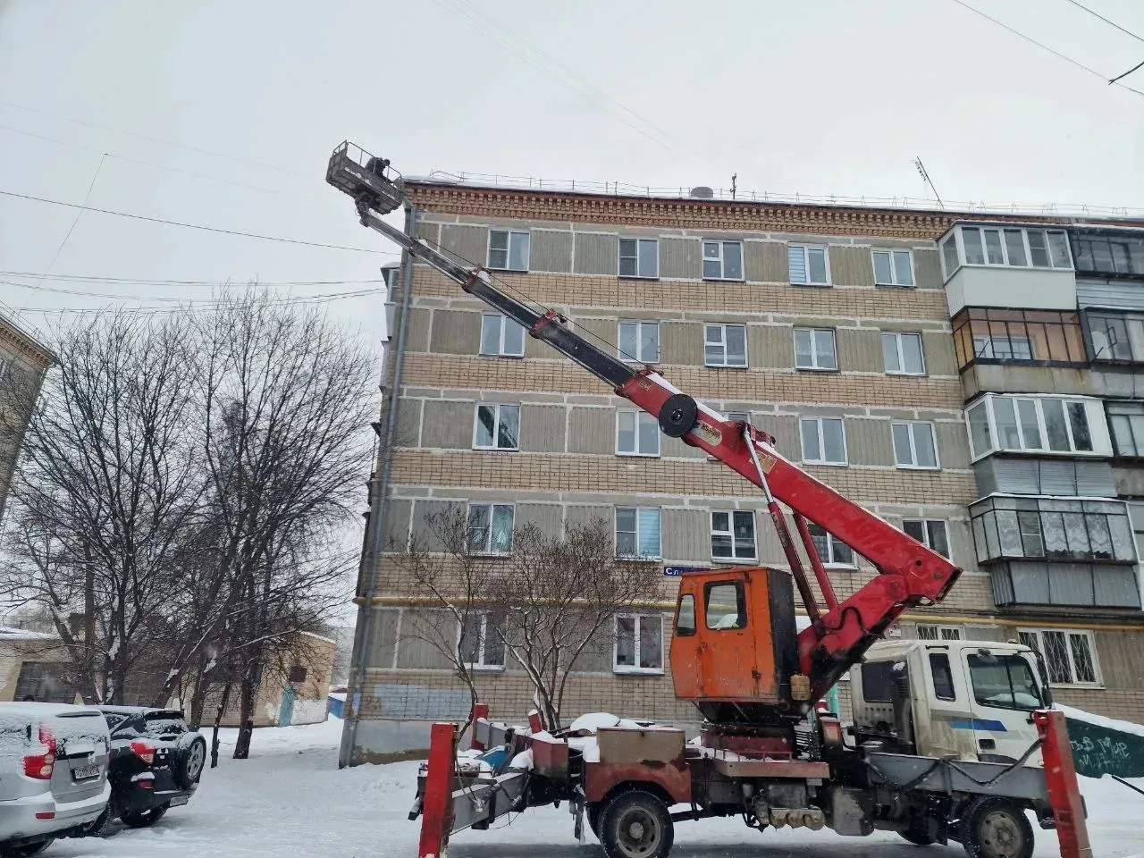 Что делать жителям Копейска, если кровля дома не очищена от снега и наледи