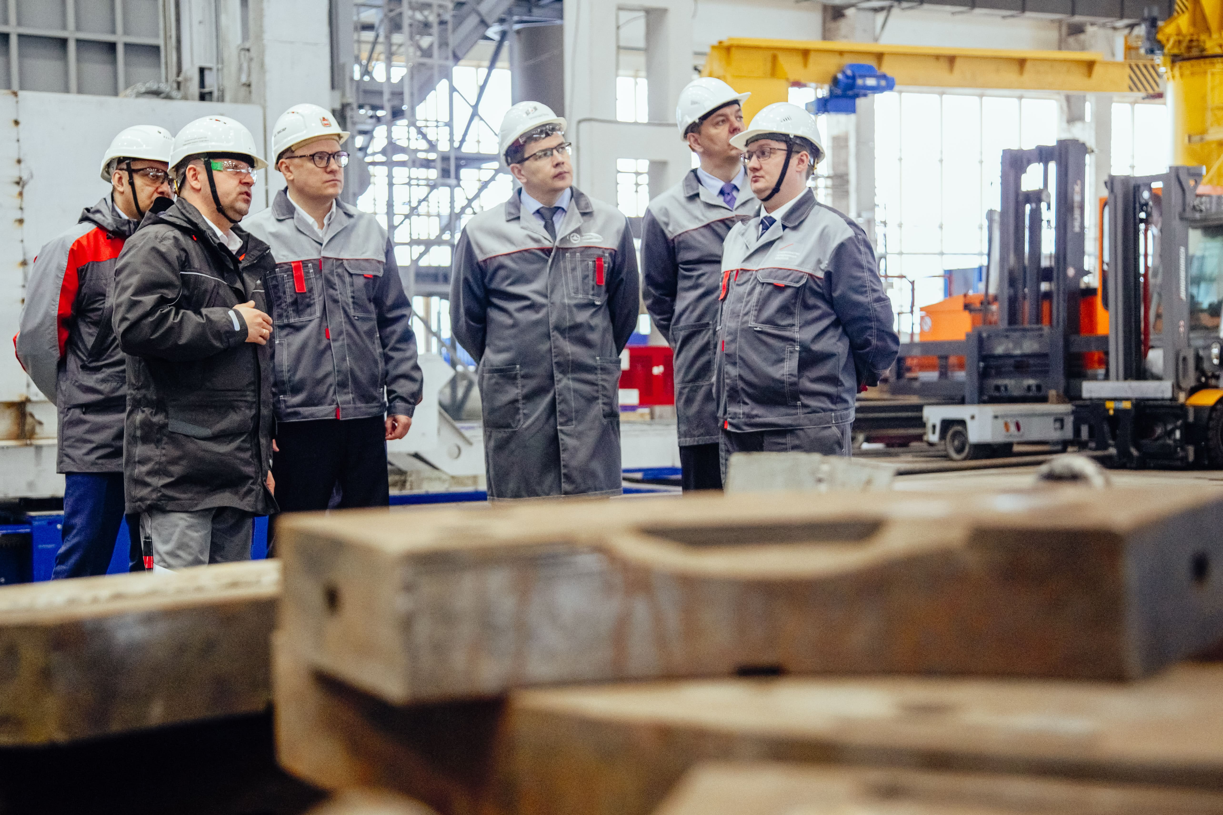 Сотрудникам челябинского завода увеличили заработную плату