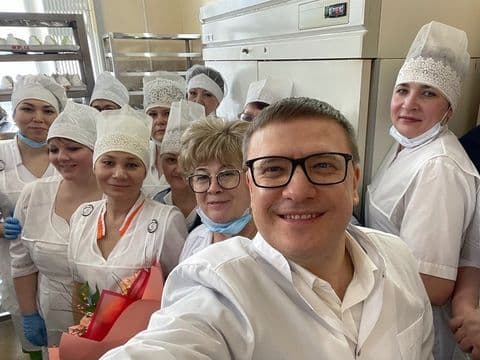 Алексей Текслер поздравил жительниц Южного Урала с 8 Марта