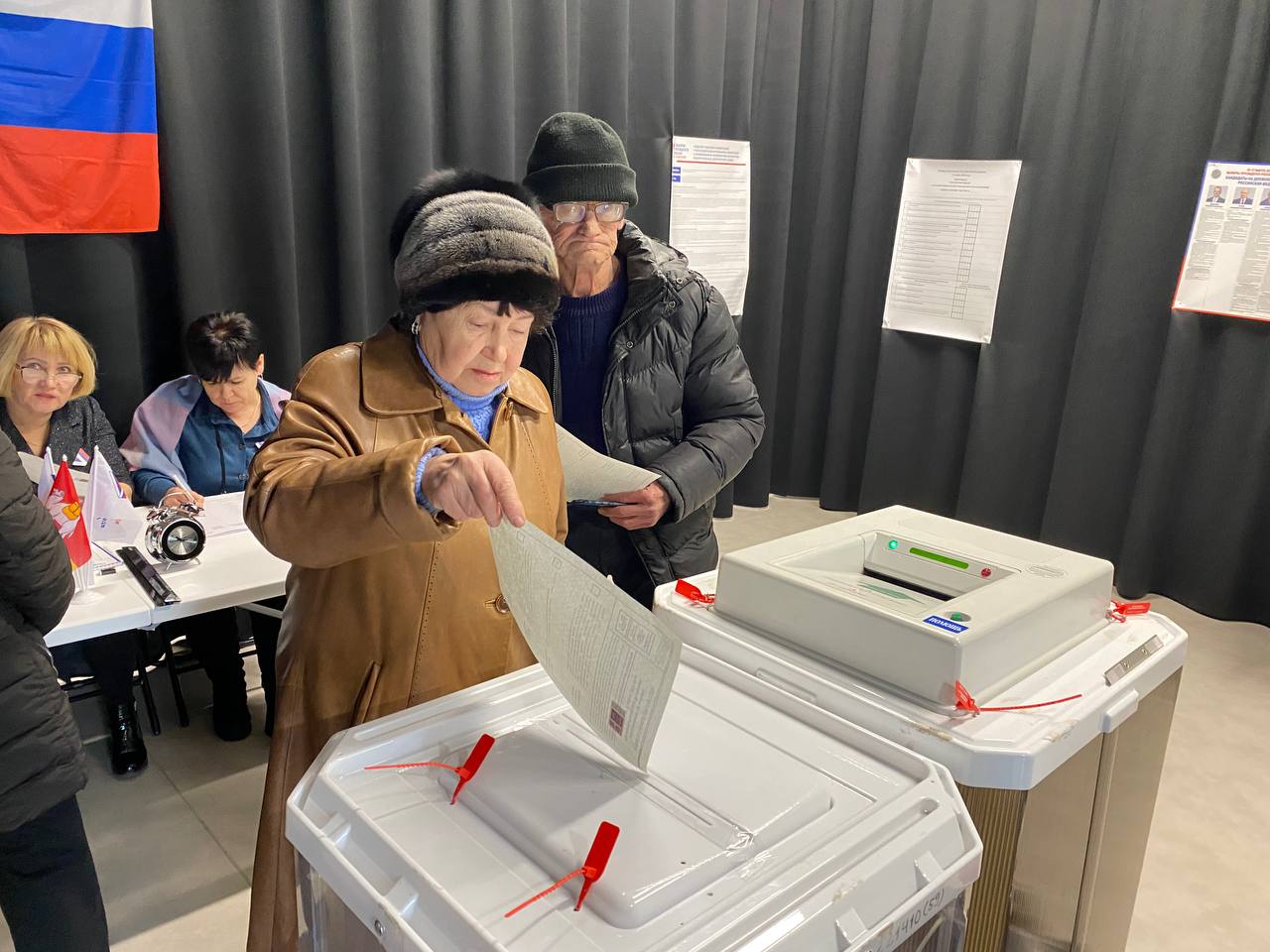 Копейчане продолжают активно голосовать на выборах Президента