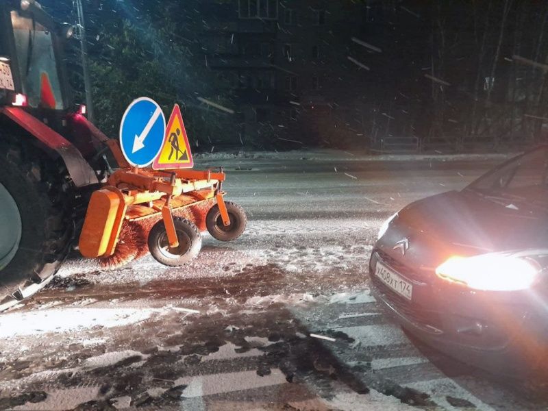 В Копейске расчистили дороги с началом снегопада