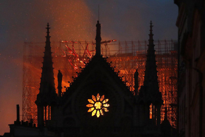 Пожар в соборе Парижской Богоматери ликвидирован