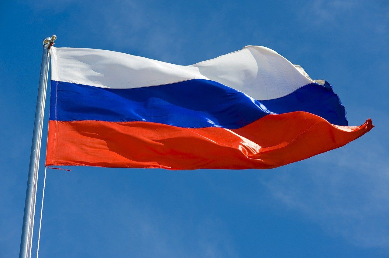 В школах России с 1 сентября будут ежедневно поднимать государственный флаг