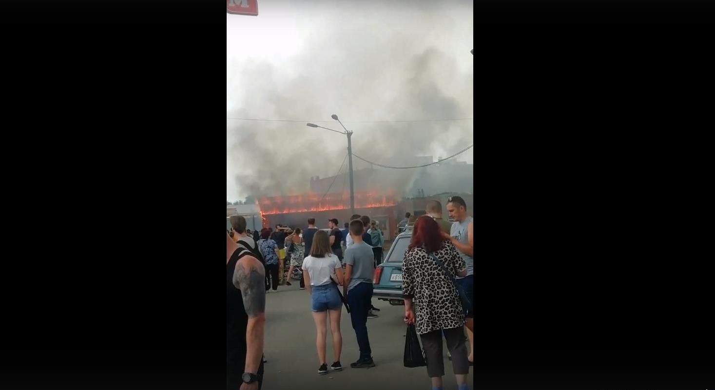 Пожар на автостанции! В эти минуты в Копейске горит магазин «Равис»