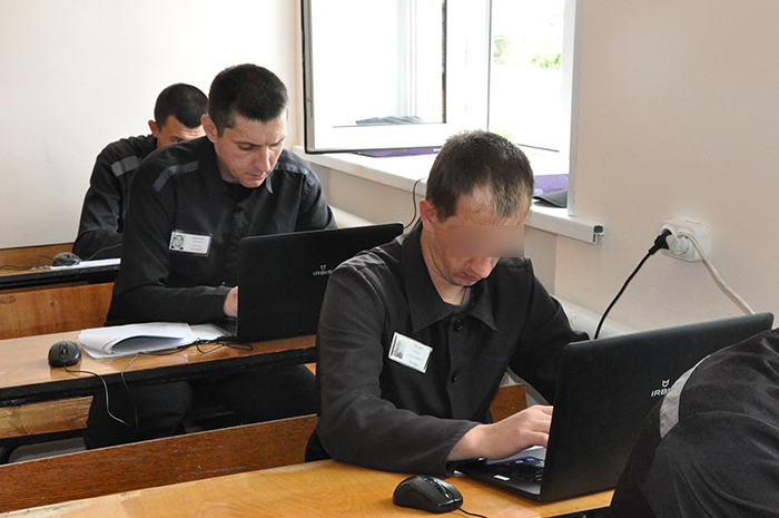 В копейской колонии №11 осужденных начали обучать компьютерной грамоте