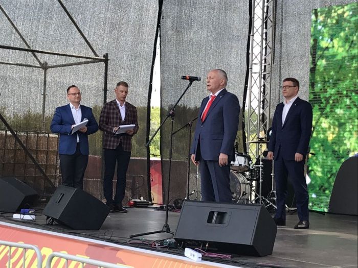Алексей Текслер приехал в Копейск поздравить заводчан с 80-летием «Пластмасса»