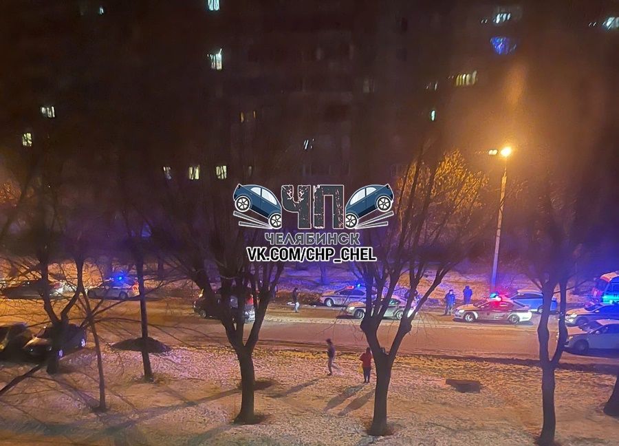 Пьяный лихач в Челябинске протаранил два экипажа ДПС, которые прибыли на другое «пьяное» ДТП. Видео