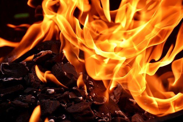 В Копейске сгорел дом врачей. Помочь семье обещал Алексей Текслер