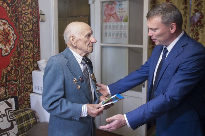 Копейскому ветерану вручили юбилейную медаль Республики Беларусь