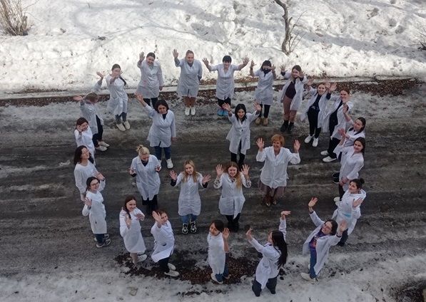 Студенты копейского медтехникума организовали первоапрельский флешмоб
