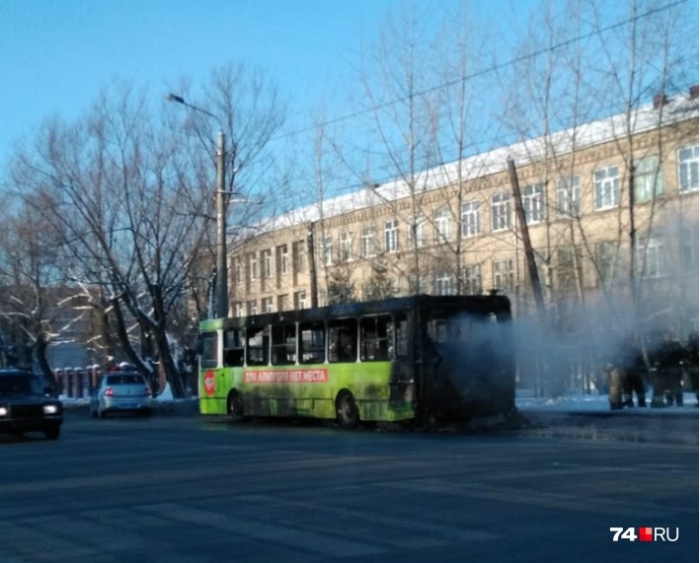 В Челябинске сгорел пассажирский автобус