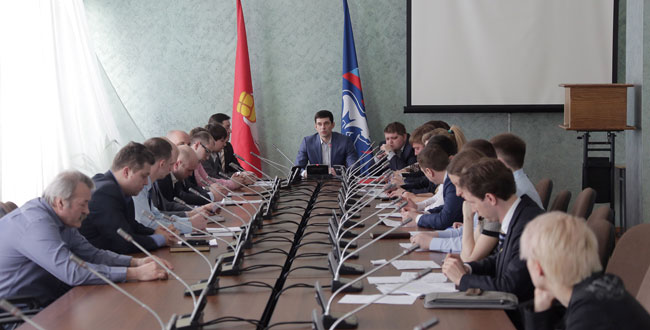 Молодежь обсудила отчет Бориса Дубровского о проделанной за 2015 год работе