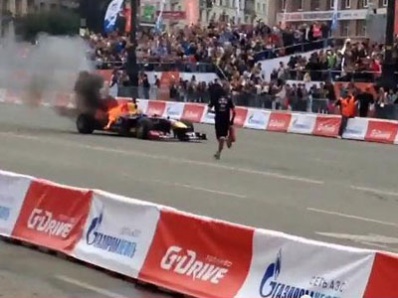 В центре Челябинска загорелся болид «Формулы-1»