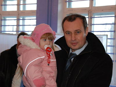 Вячеслав Истомин с супругой голосовали в Копейске