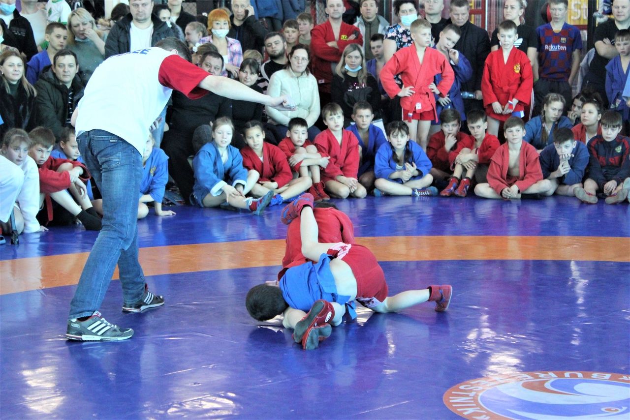 В Челябинске прошли соревнования по самбо