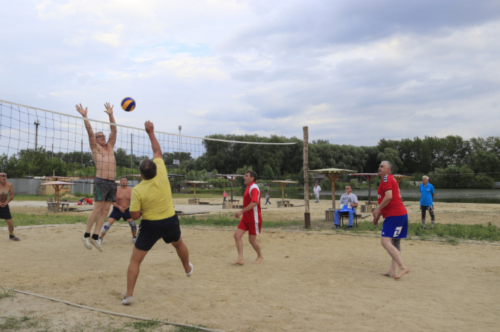 Прошел традиционный волейбольный турнир памяти Олега Шарко 