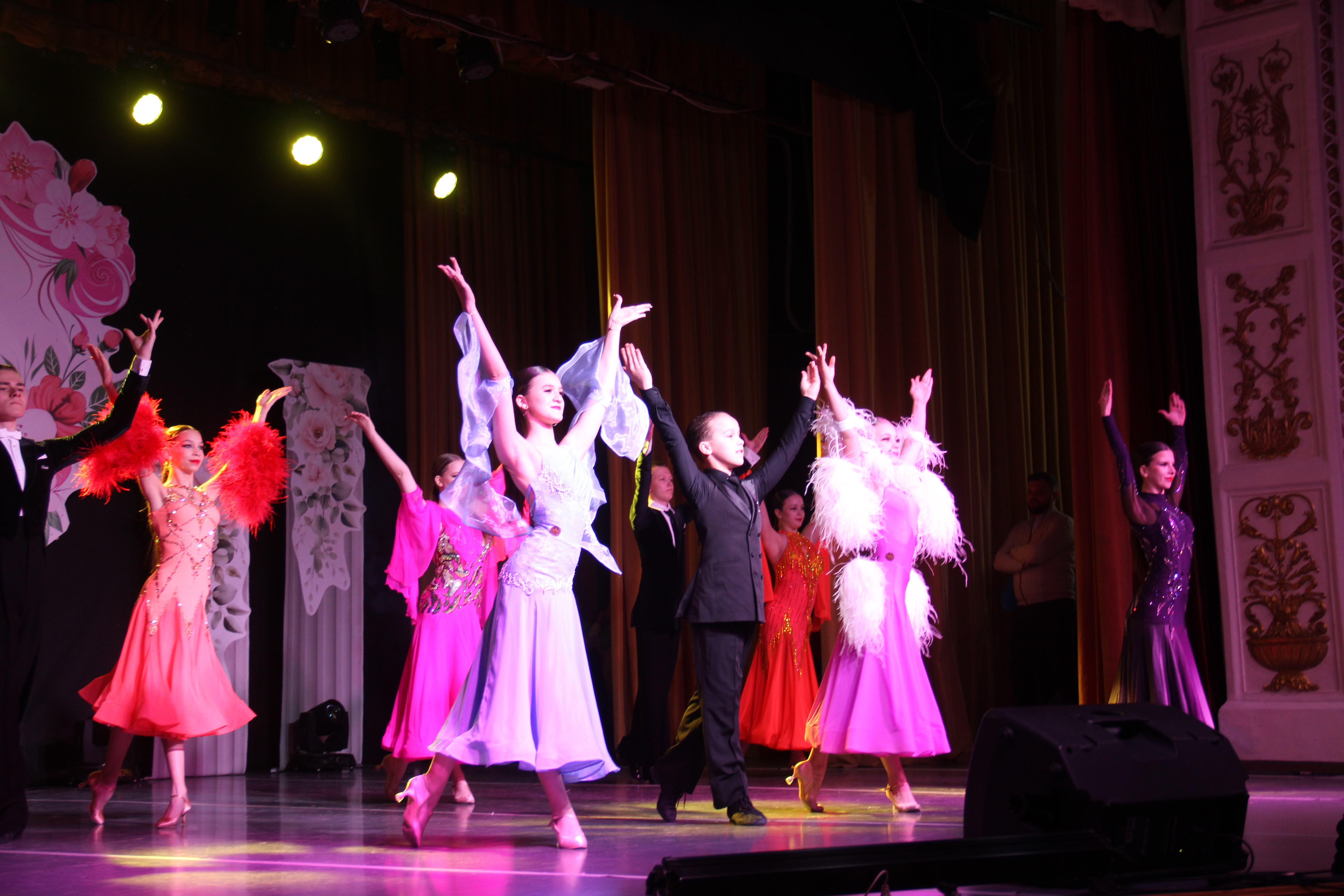 В Копейске отметили Международный женский день праздничным концертом