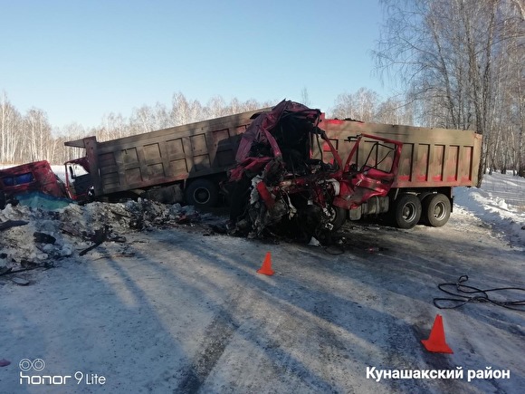 На Южном Урале в лобовом столкновении грузовиков пострадали оба водителя