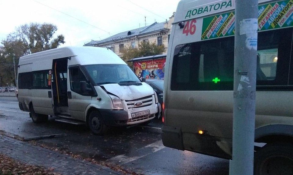 В Челябинске столкнулись две маршрутки, 11 пострадавших