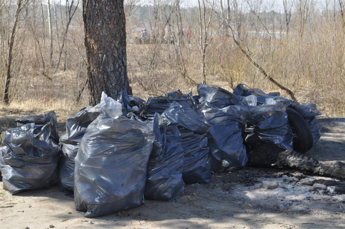 Почти 10 тонн мусора вывезли из центра Копейска 