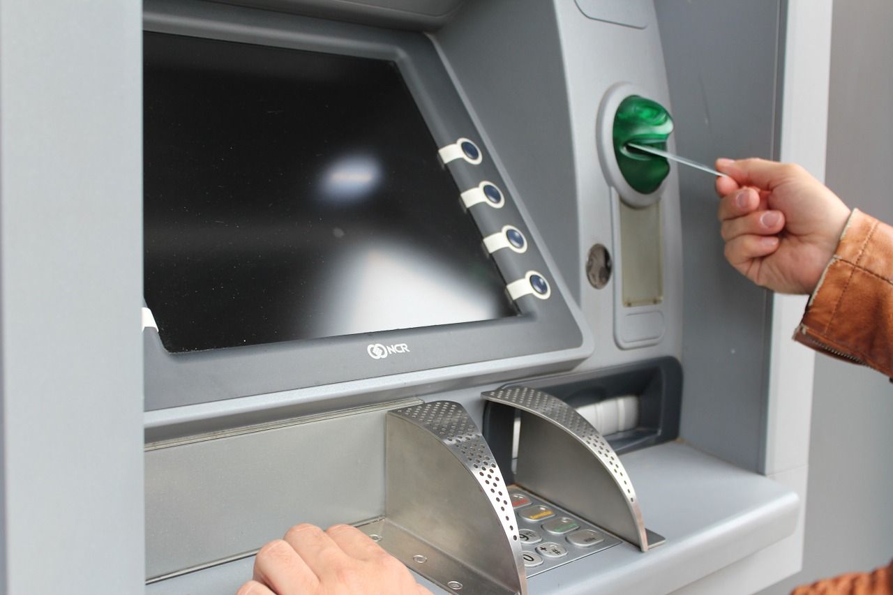 Сбербанк назначил комиссию за переводы через банкомат