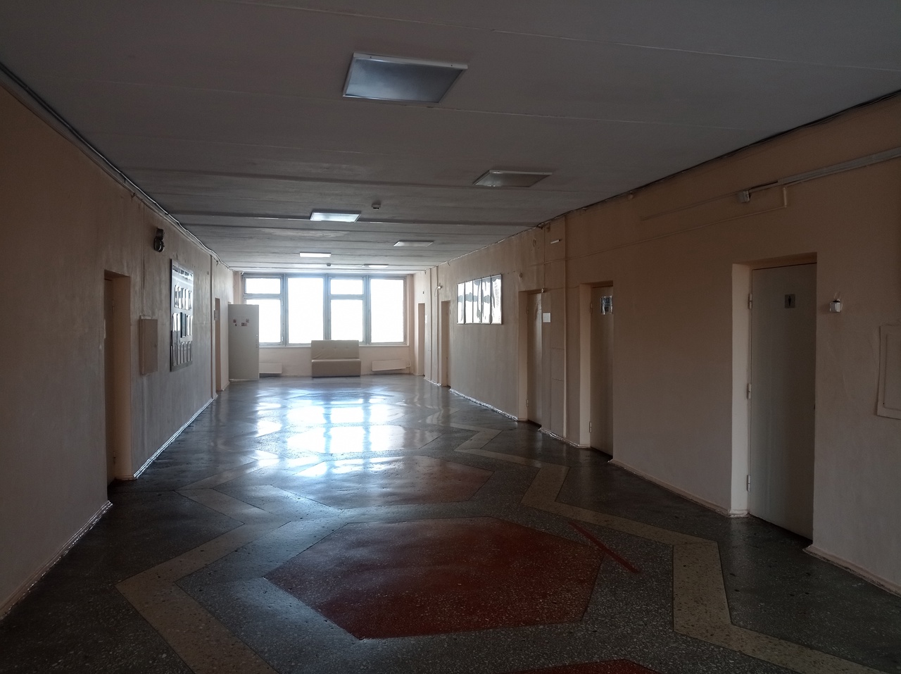 В Челябинске и Копейске отменили занятия в школах