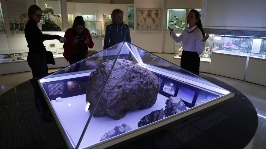 В Челябинске над метеоритом поднялся защитный купол