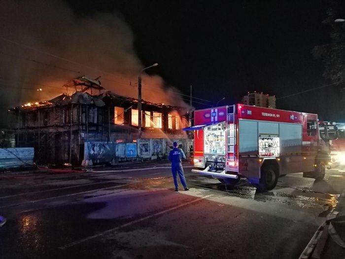 Причиной пожара исторического особняка в Челябинске может быть поджог