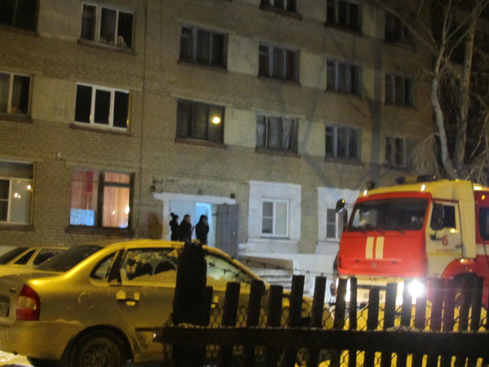 В Челябинске из-за утечки газа в многоэтажке эвакуировали весь подъезд