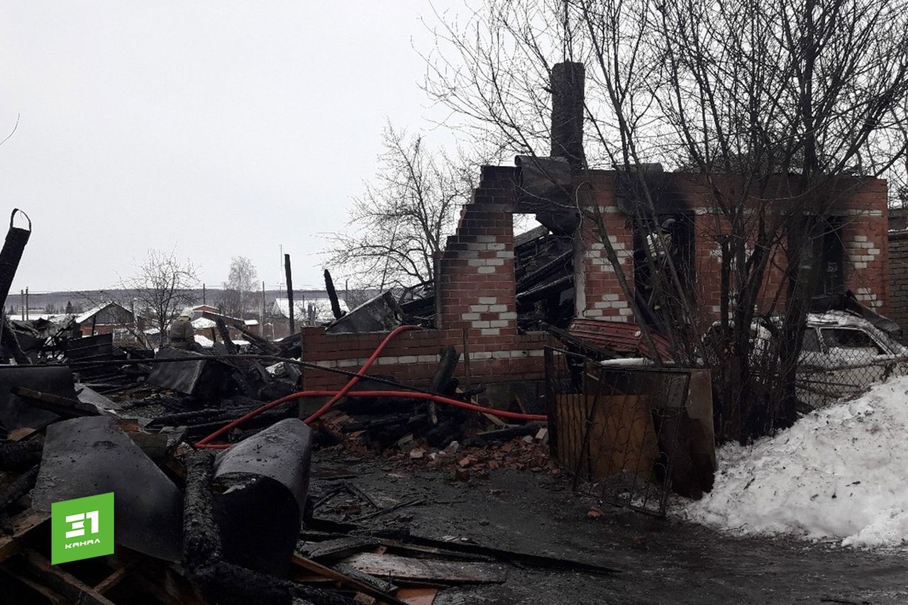 У экс-опекуна истощенной девочки под Челябинском сгорел дом