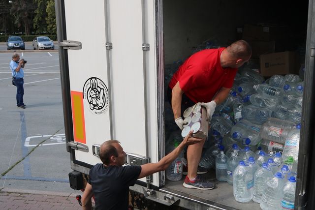 Большую часть гуманитарной помощи для Донбасса собрали в отделениях «Единой России»