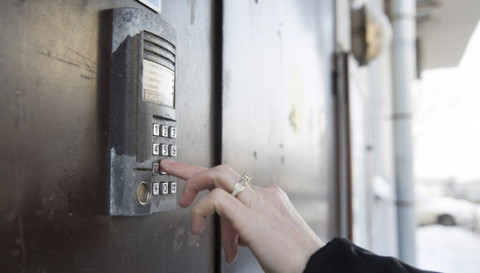 Жителям Южного Урала рассказали, можно ли не платить за лифт и домофон