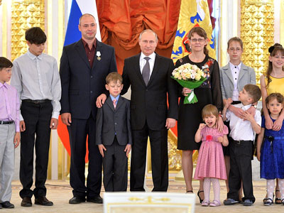 Награждение орденом «Родительская слава» многодетной семьи из Челябинской области