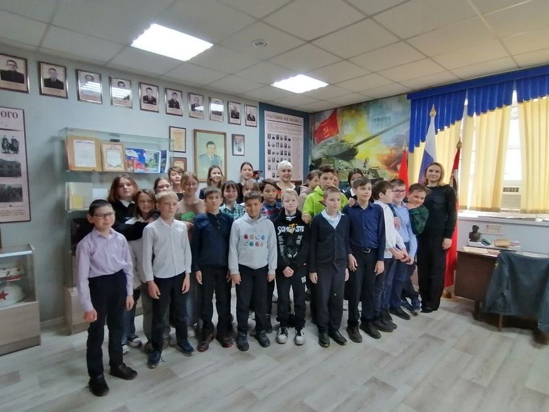 В Отделе МВД России по городу Копейску для школьников провели «Урок мужества»