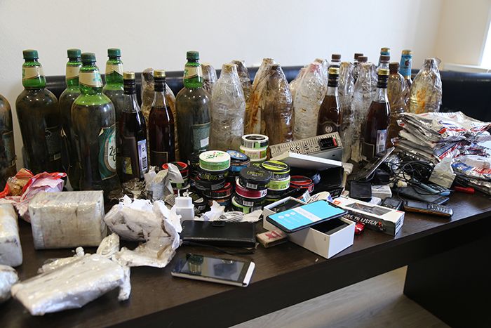 Сотрудники ИК-1 сорвали поставку в колонию крупной партии алкоголя, наркотиков и гаджетов