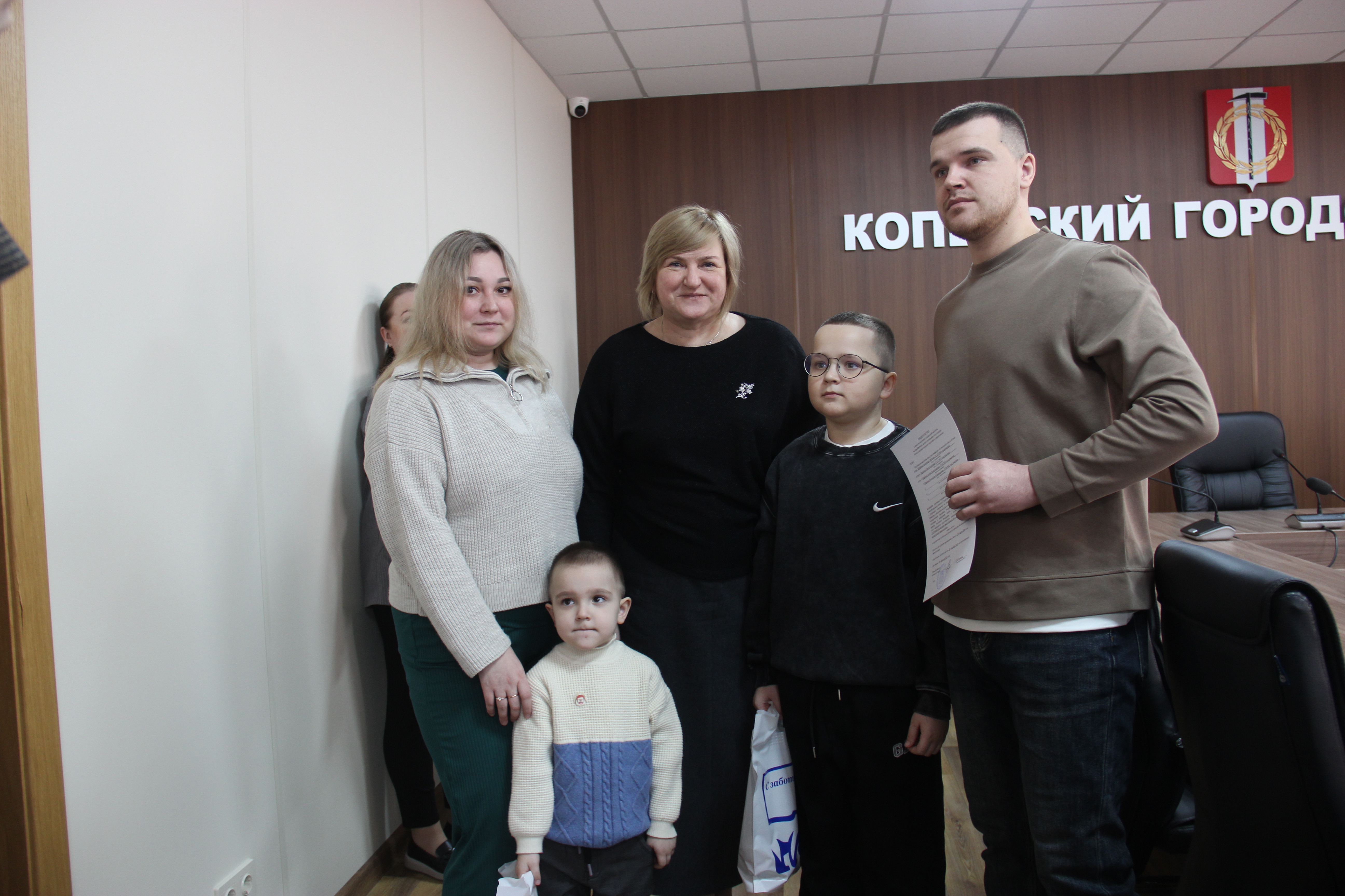 В Копейске вручили свидетельства на приобретение жилья молодым семьям