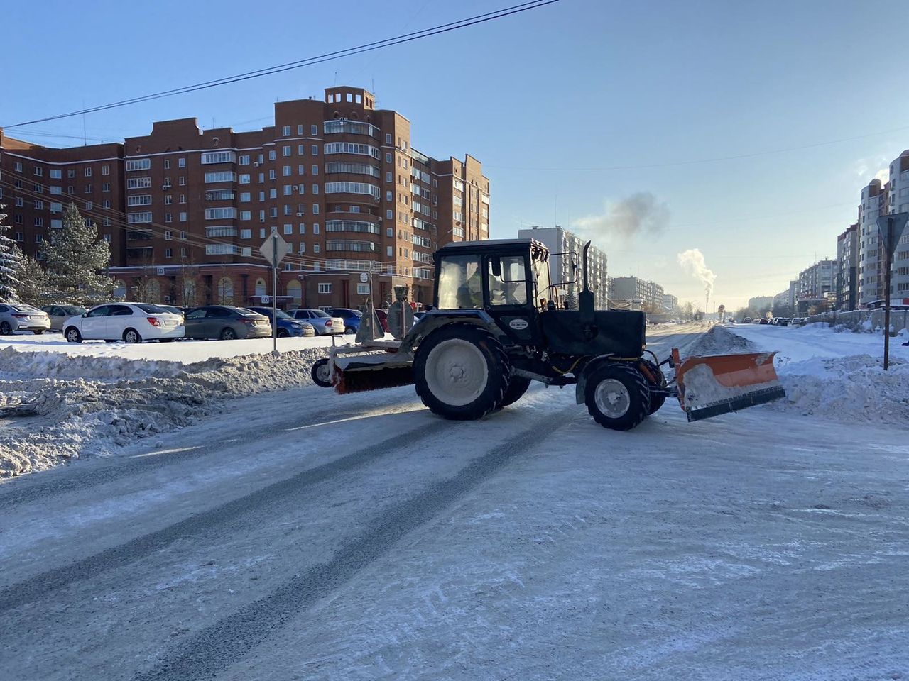 В Челябинске убирают последствия снегопада