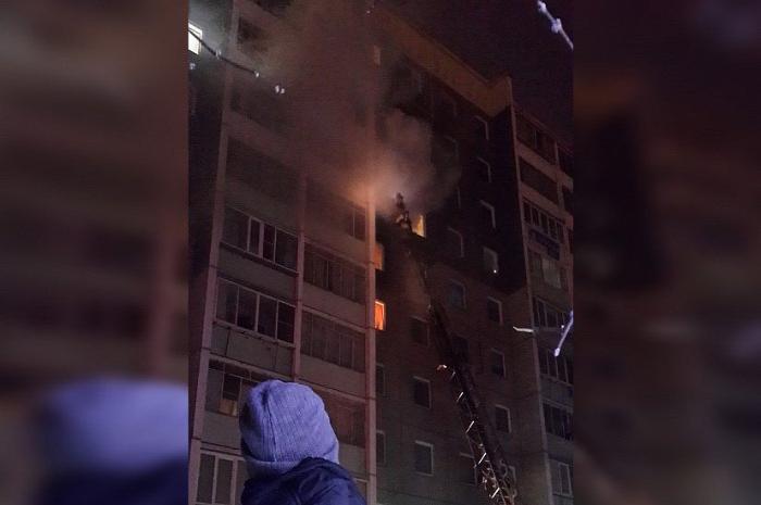 В Металлургическом районе Челябинска загорелся многоквартирный дом