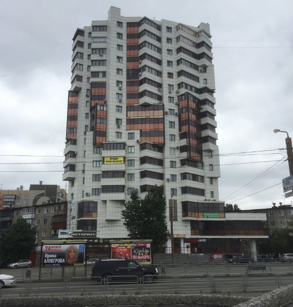В Челябинске 17-летний парень упал с 16-этажки