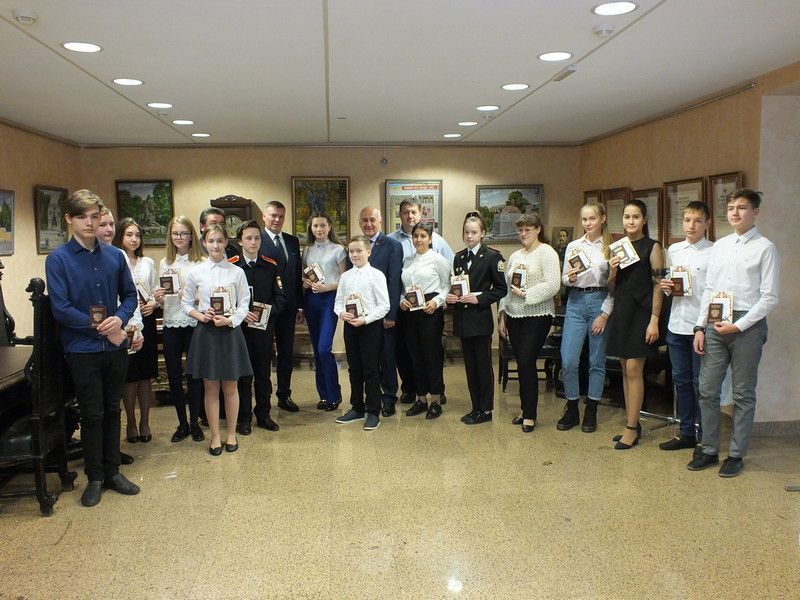 Юные копейчане получили паспорта в День Конституции РФ