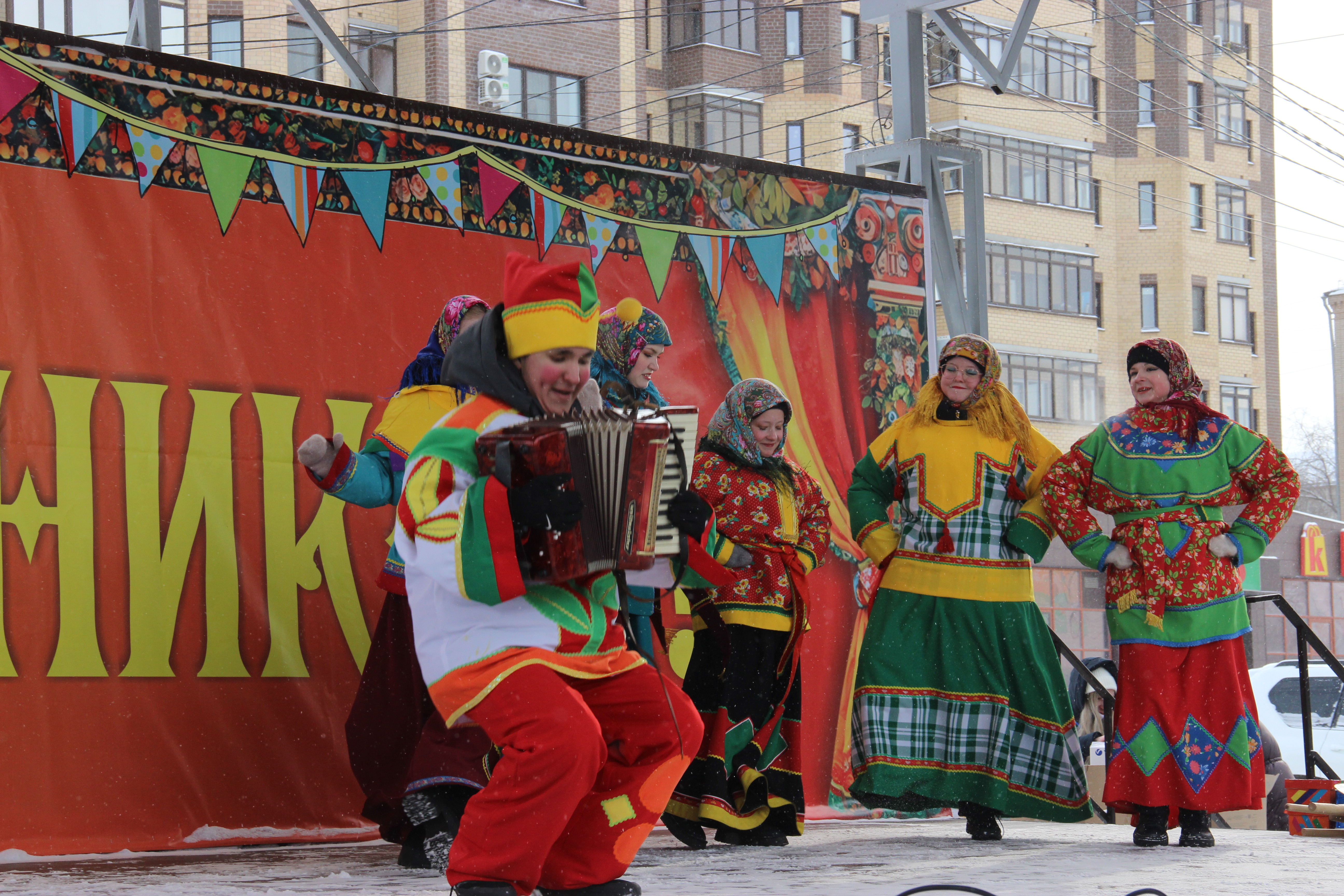 Масленица проходит в Копейске