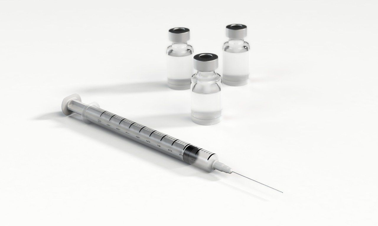 Челябинские медучреждения получат вакцину от COVID-19 первыми в России