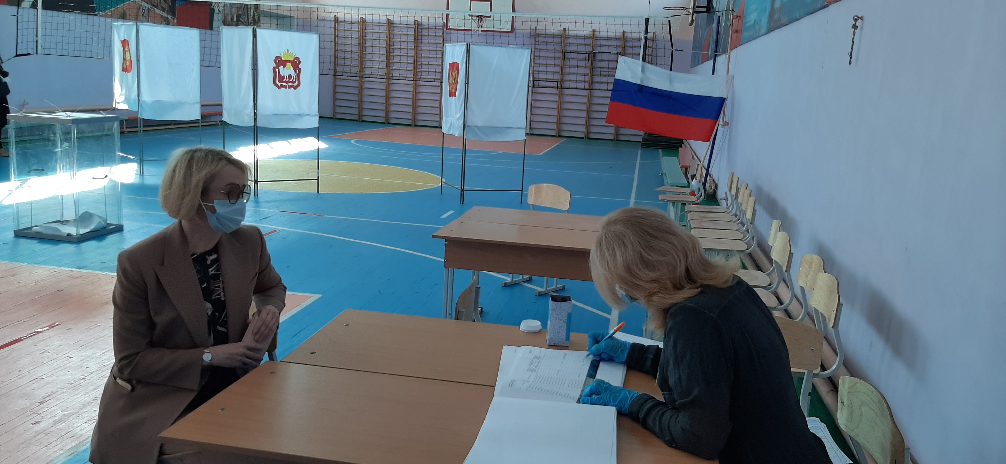 Проголосовала первый заместитель губернатора Челябинской области Ирина Гехт