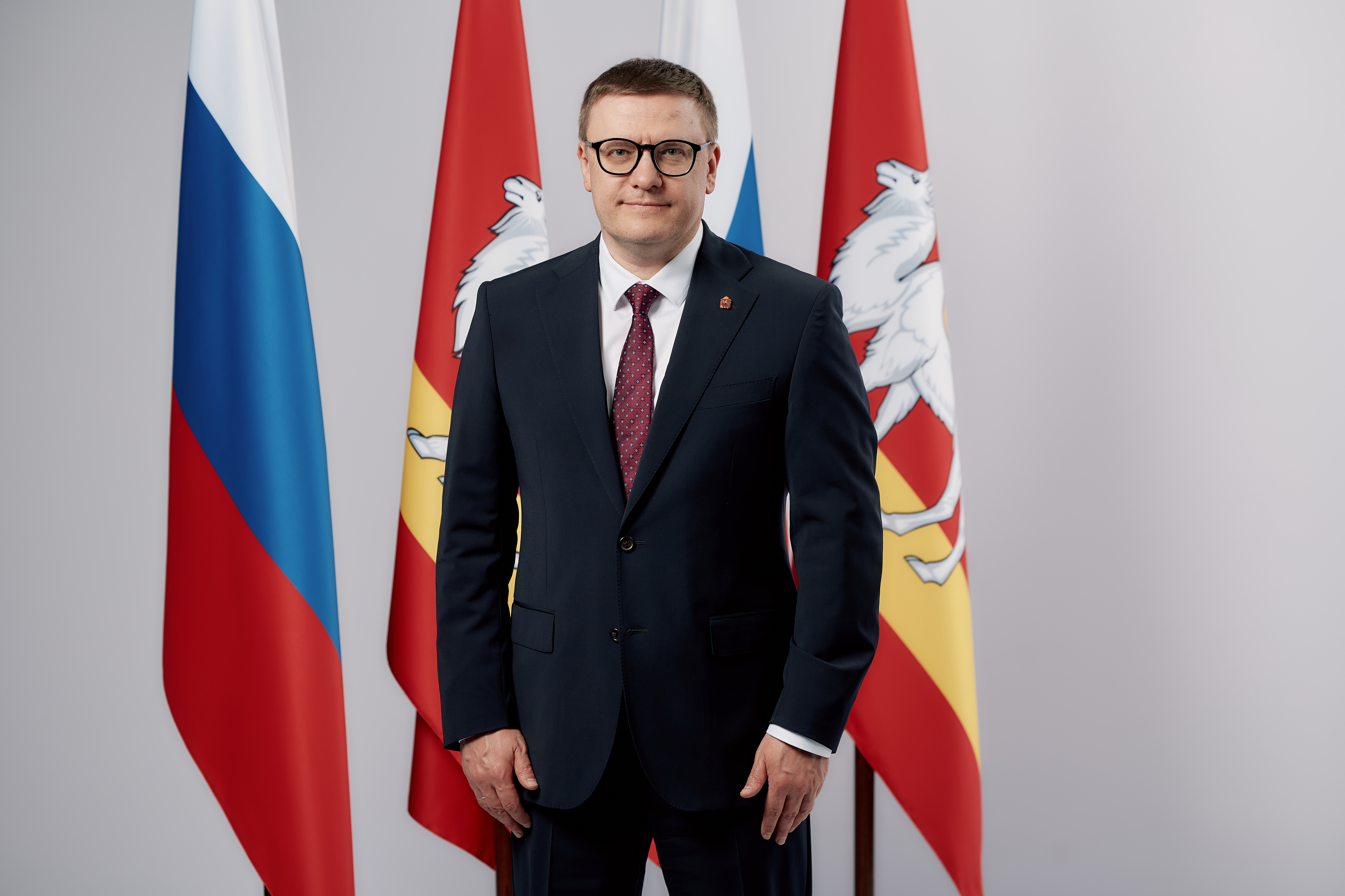 Губернатор Алексей Текслер поздравил работников органов записи актов гражданского состояния (ЗАГС)