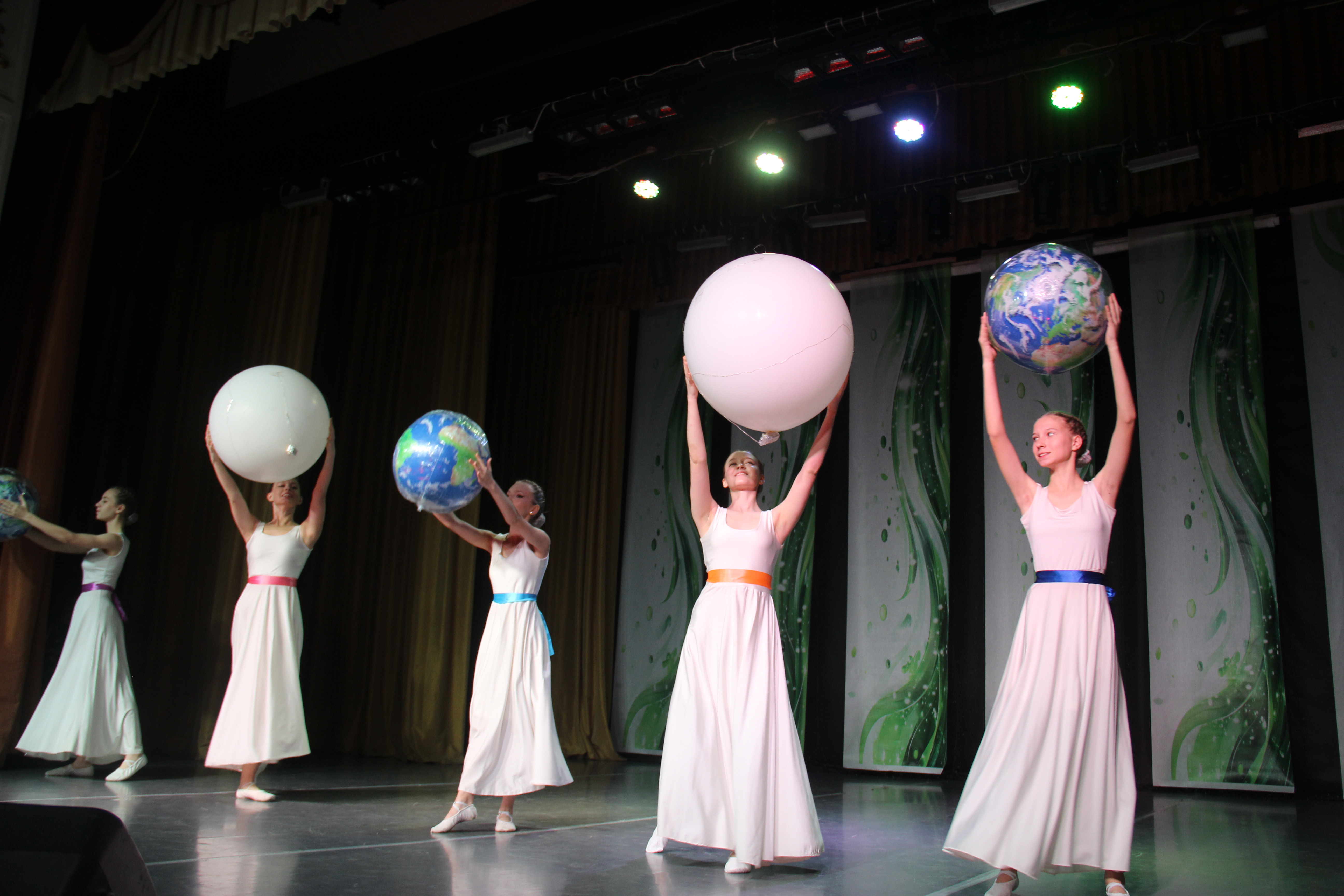 Копейск отпраздновал День инвалида концертом и тёплыми словами поддержки