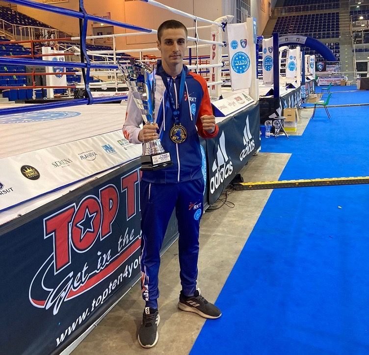 Виктор Михайлов стал чемпионом мира по кикбоксингу