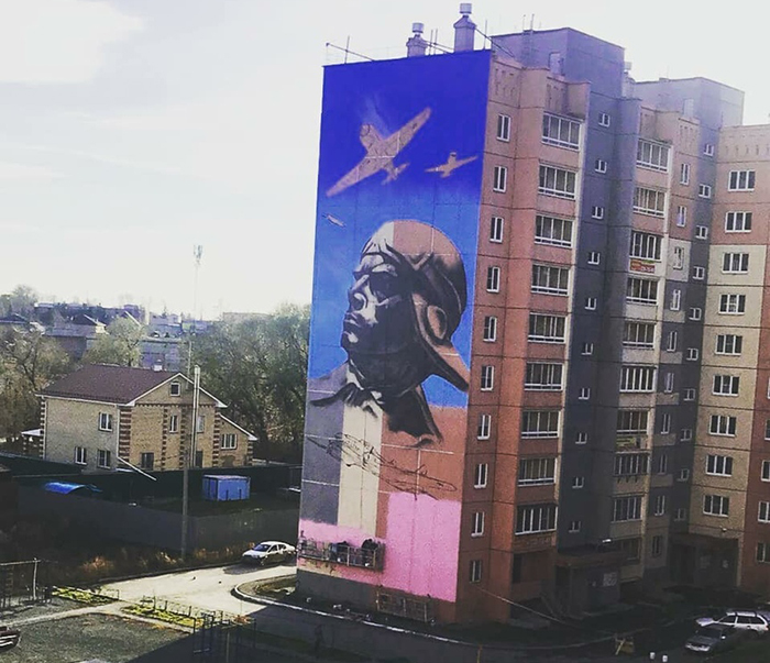 В Копейске появилось тридцатиметровое героическое граффити