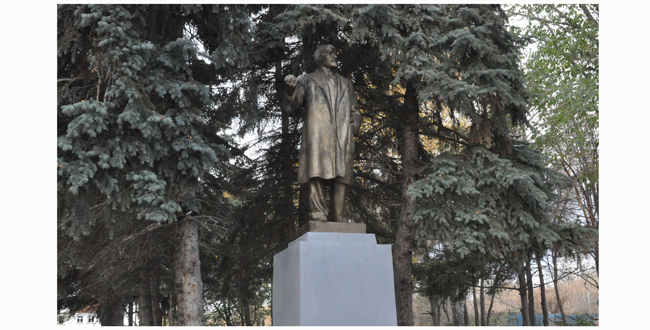 Памятник Ленину в сквере-дендрарии реконструирован