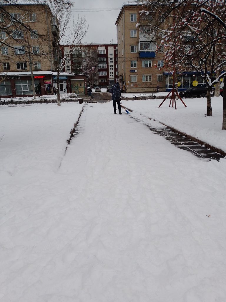 В Копейске ежедневно выполняется расчистка автодорог и тротуаров от снега |  01.11.2023 | Копейск - БезФормата